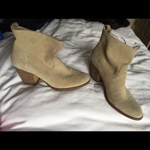 Ivanka Trump boots size 8.5 M